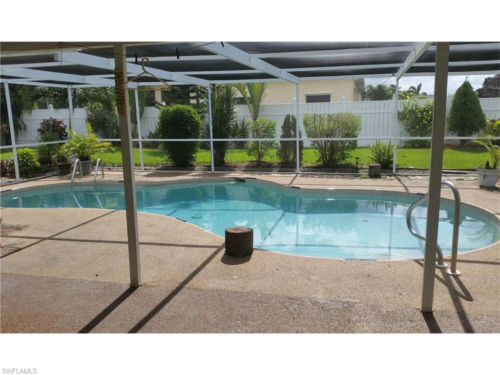 Dům s bazénem a třemi ložnicemi – Cape Coral Florida